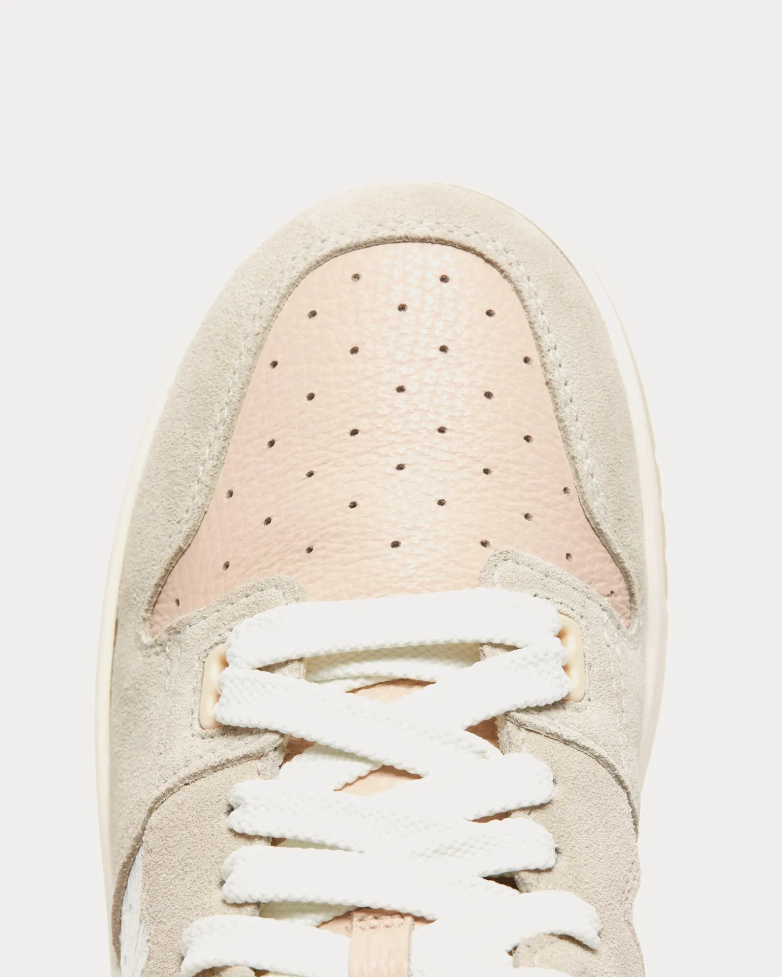 08sthlm Basketball White / Off White Low Top Sneakers