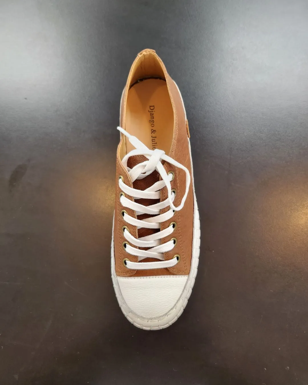 Django & juliette Baselo Leather Sneaker - White/Tan