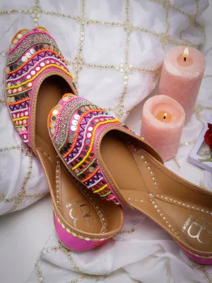 Esra Pink Embroidered Punjabi Jutti