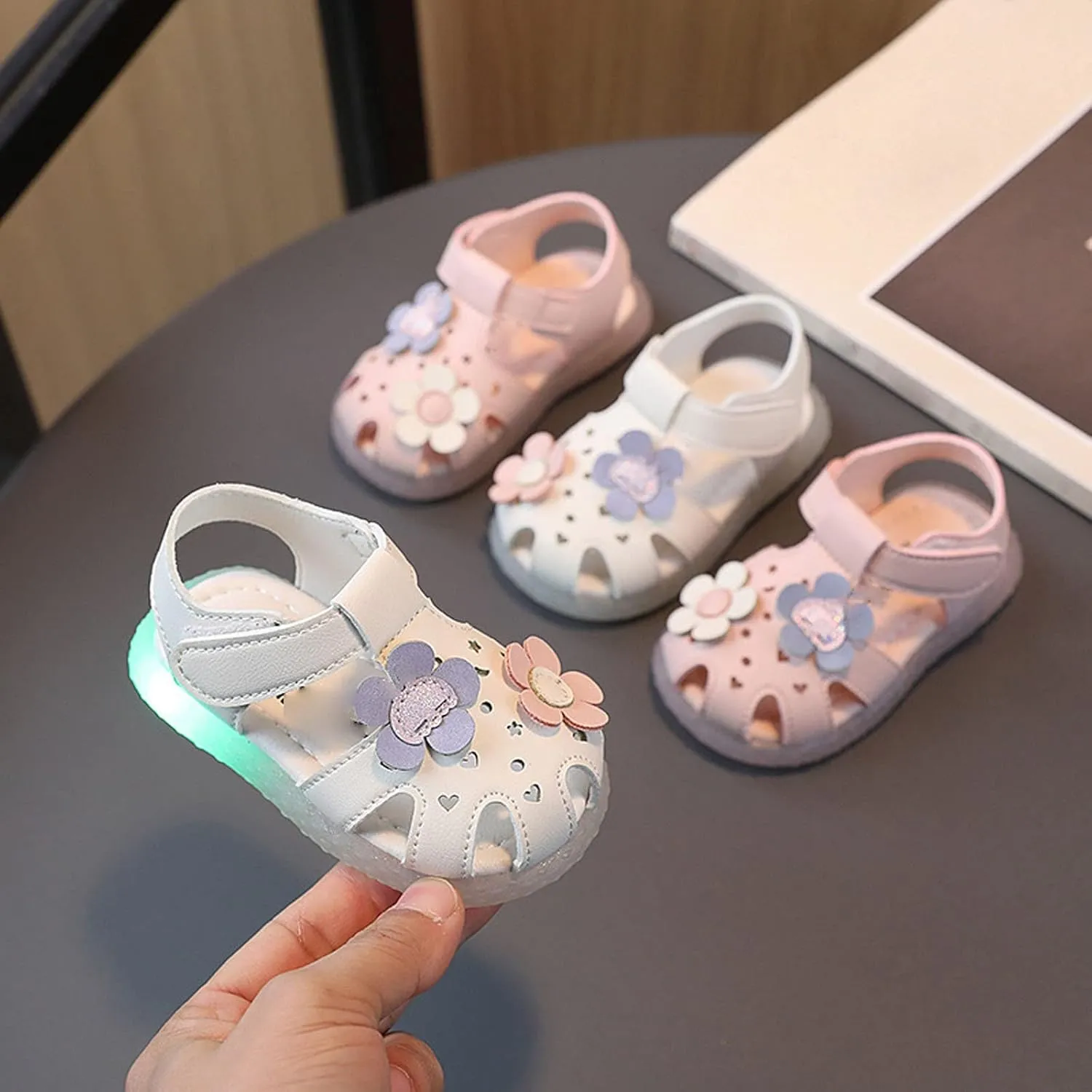 Infant Girls Closed-Toe Light Up Flower Sandals Princess Luminous Lightweight Soft Sole Anti-Slip Leather Flats