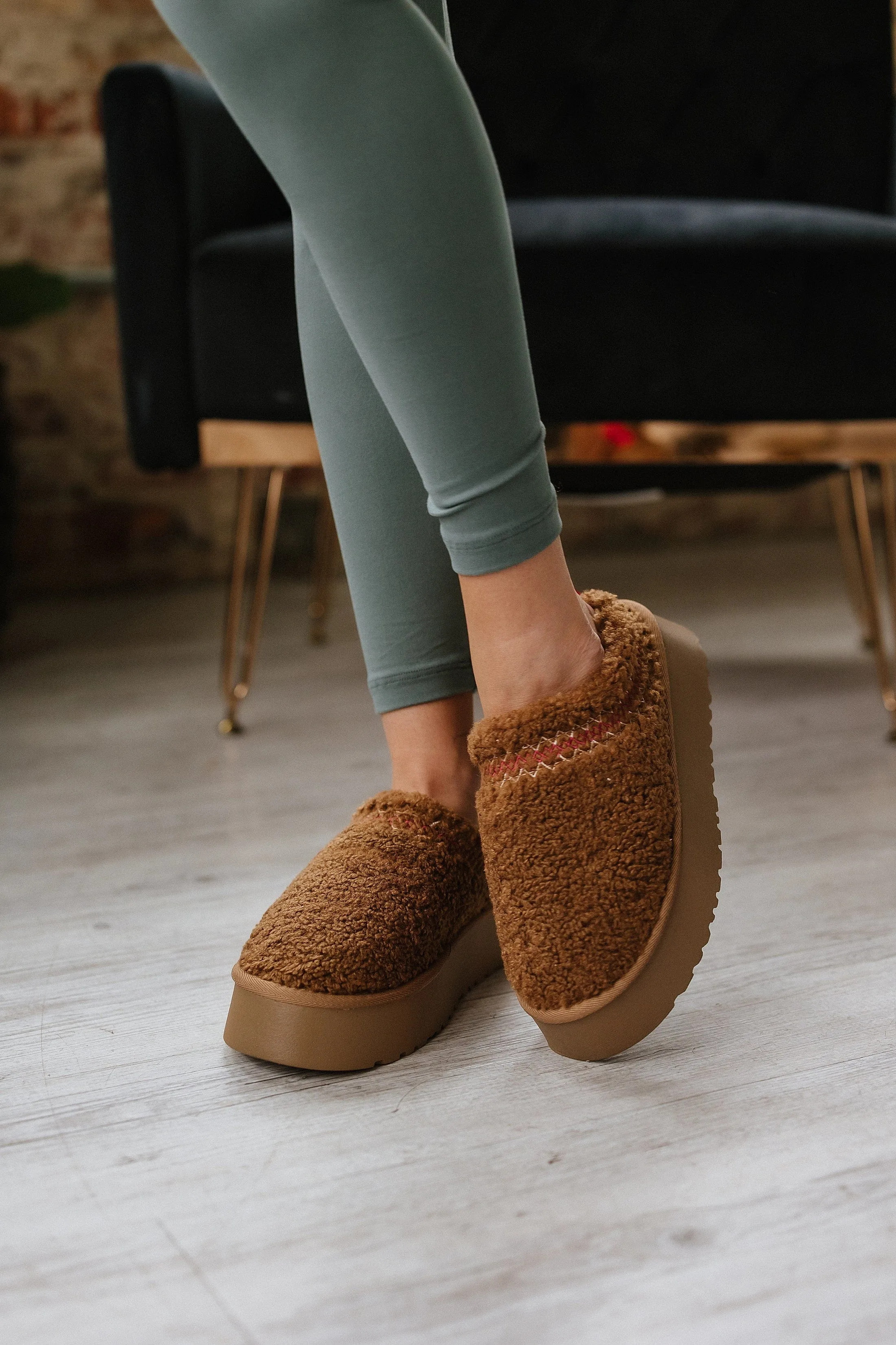 Isabella Suede Contrast Slippers | DROPSHIP