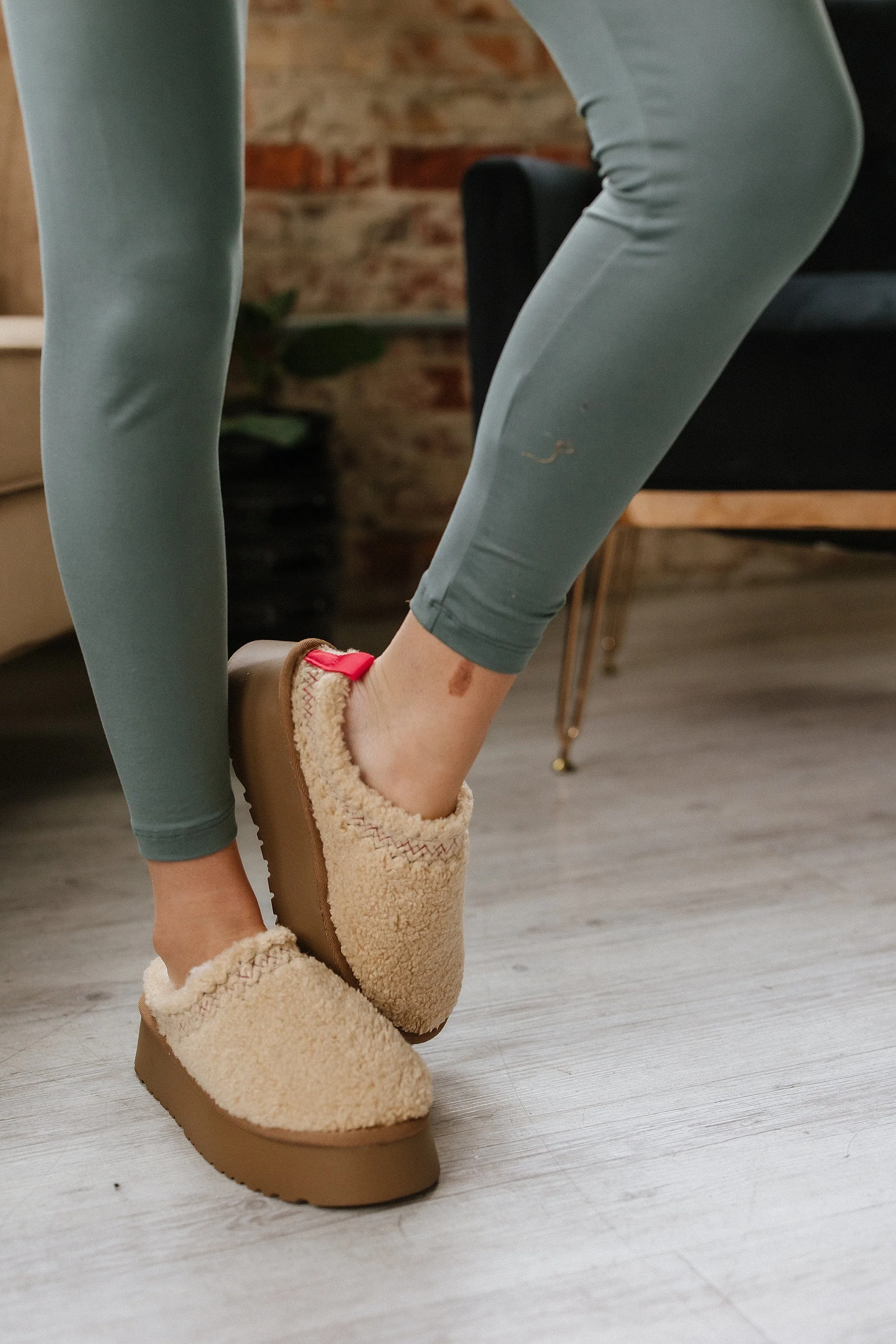 Isabella Suede Contrast Slippers | DROPSHIP