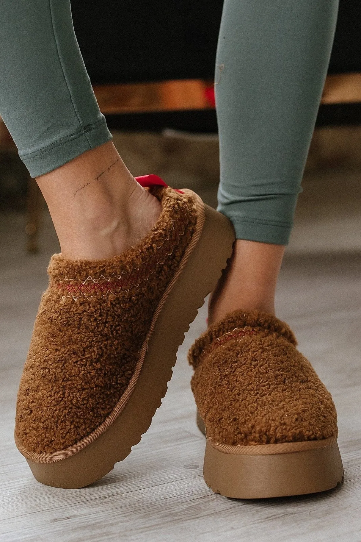 Isabella Suede Contrast Slippers | DROPSHIP
