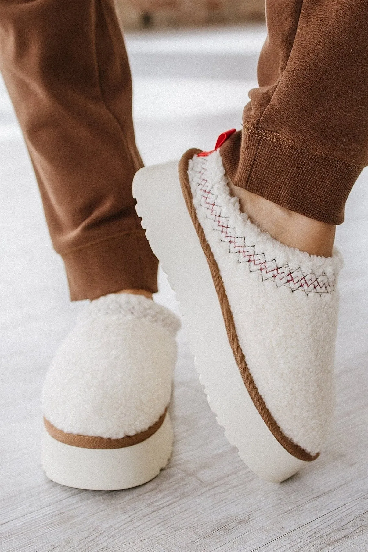 Isabella Suede Contrast Slippers | DROPSHIP