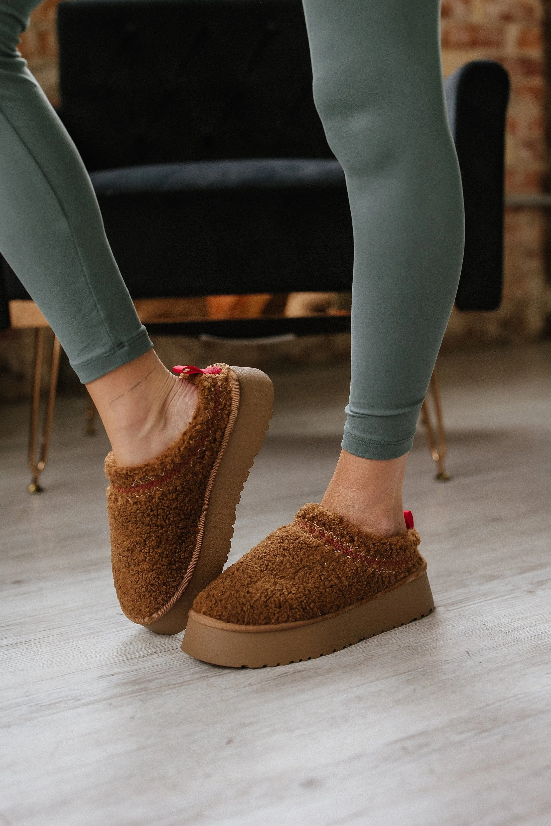 Isabella Suede Contrast Slippers | DROPSHIP
