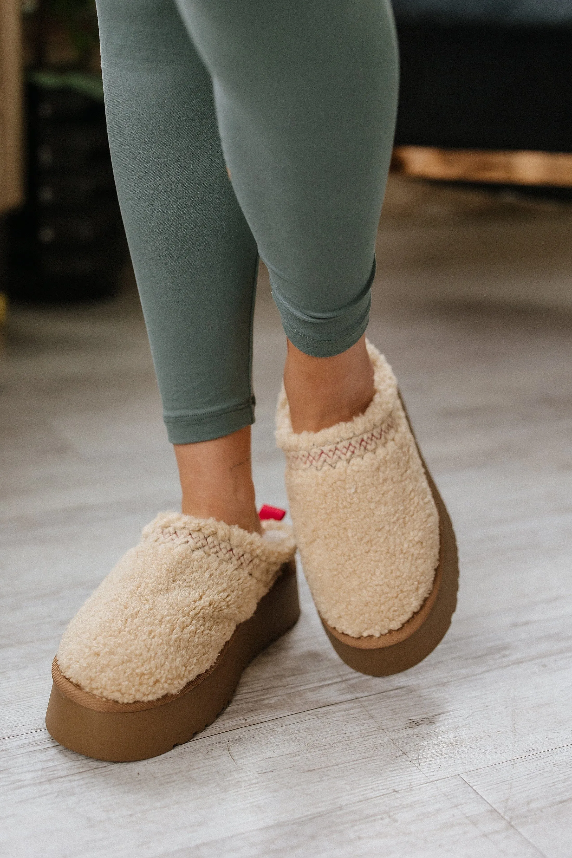 Isabella Suede Contrast Slippers | DROPSHIP