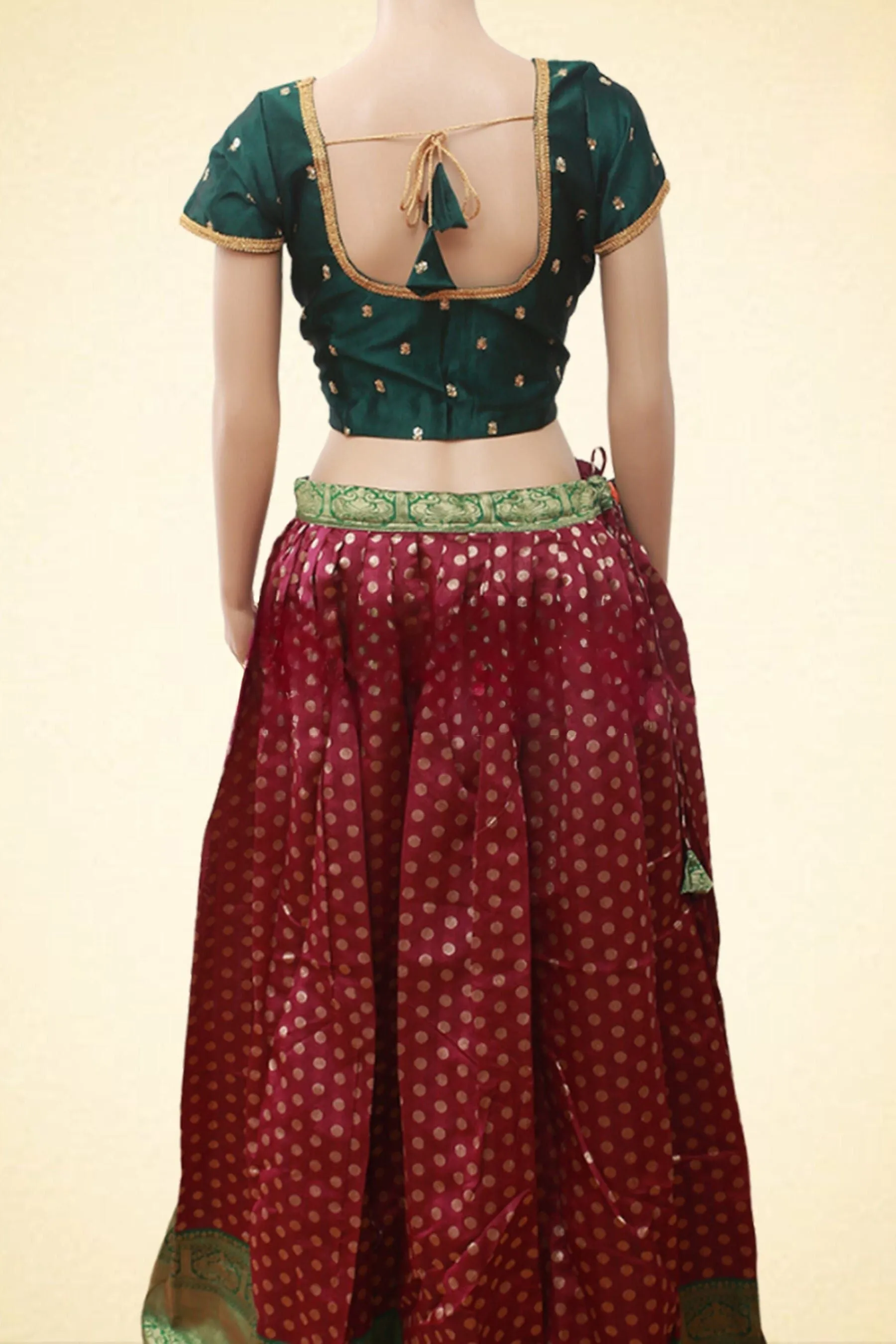Lehenga Set with Soft silk thread weaving and contrast border Blouse