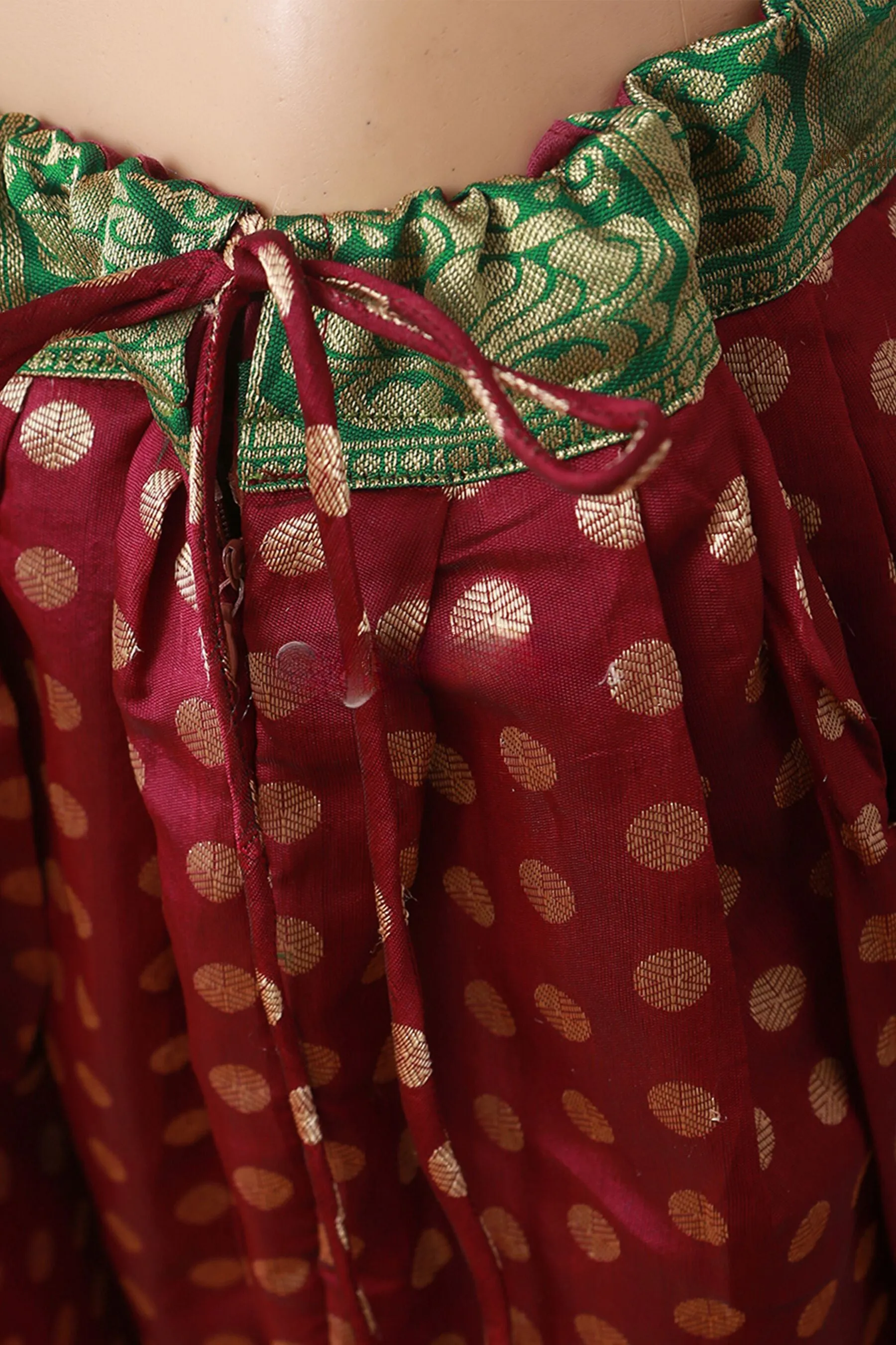 Lehenga Set with Soft silk thread weaving and contrast border Blouse