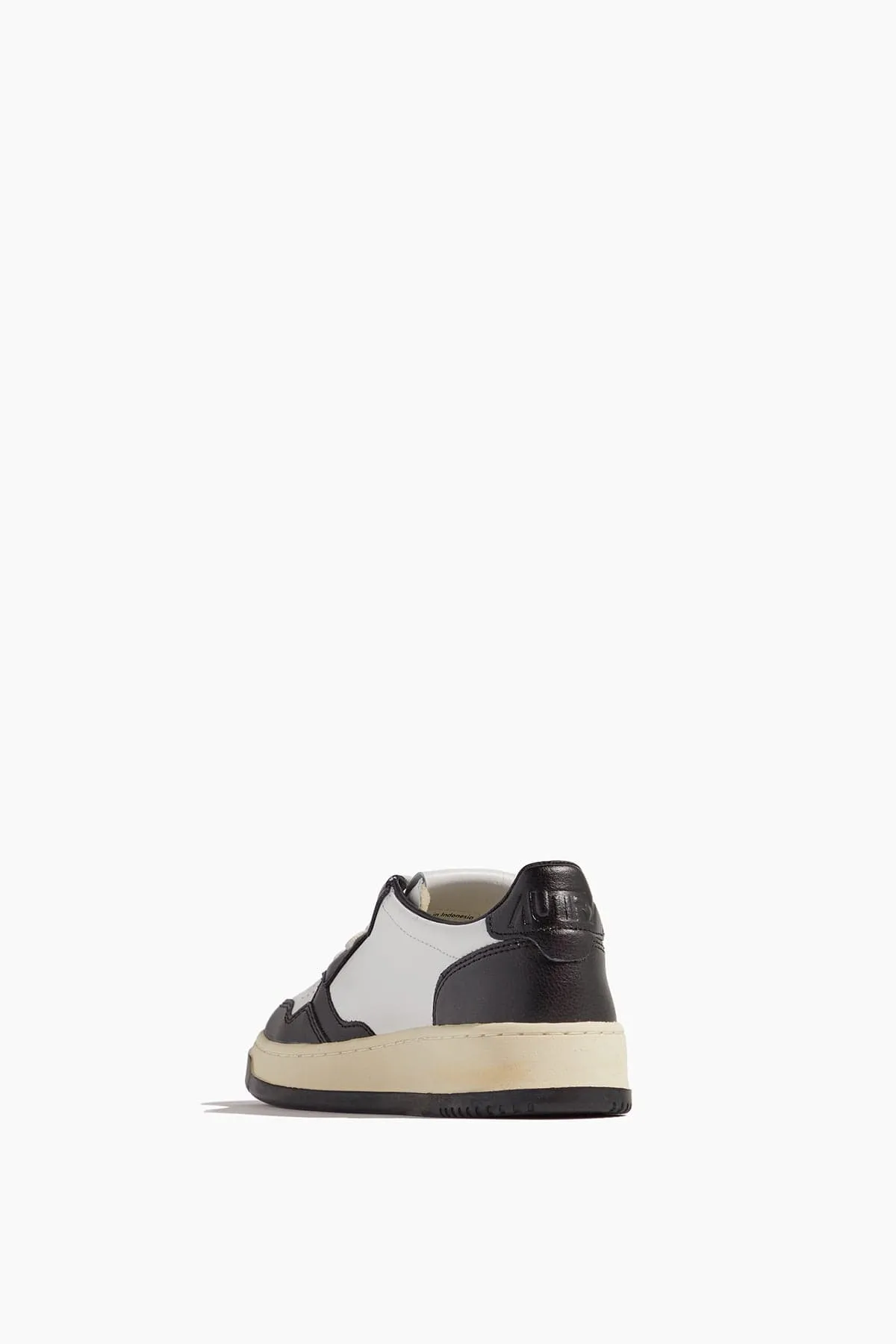 Medalist Low Women Sneaker in Black