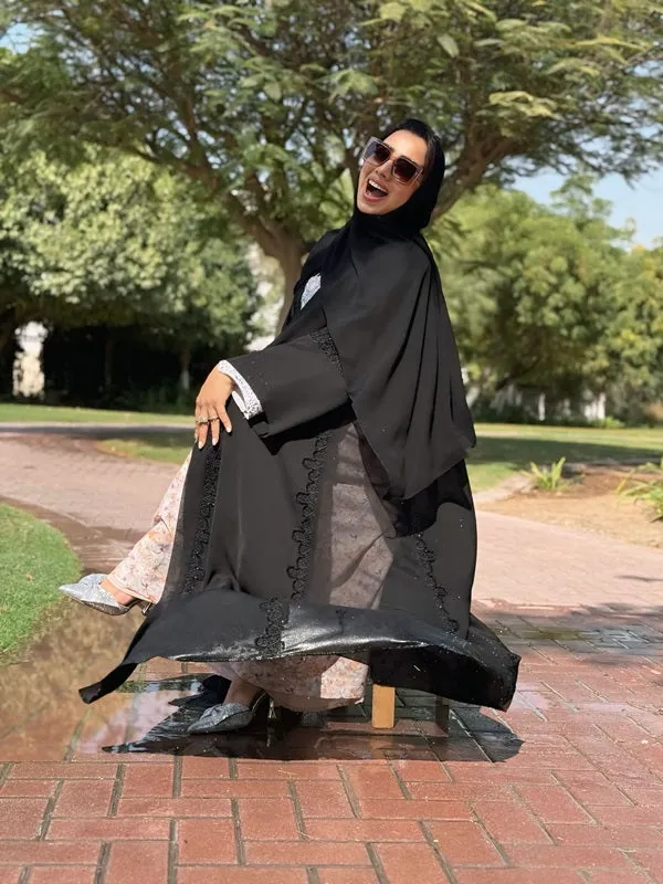 Nida and Chiffon plain abaya with lace