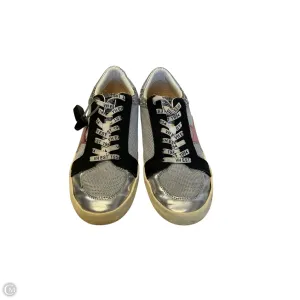 Shoes Sneakers By Vintage Havana In Silver, Size: 9