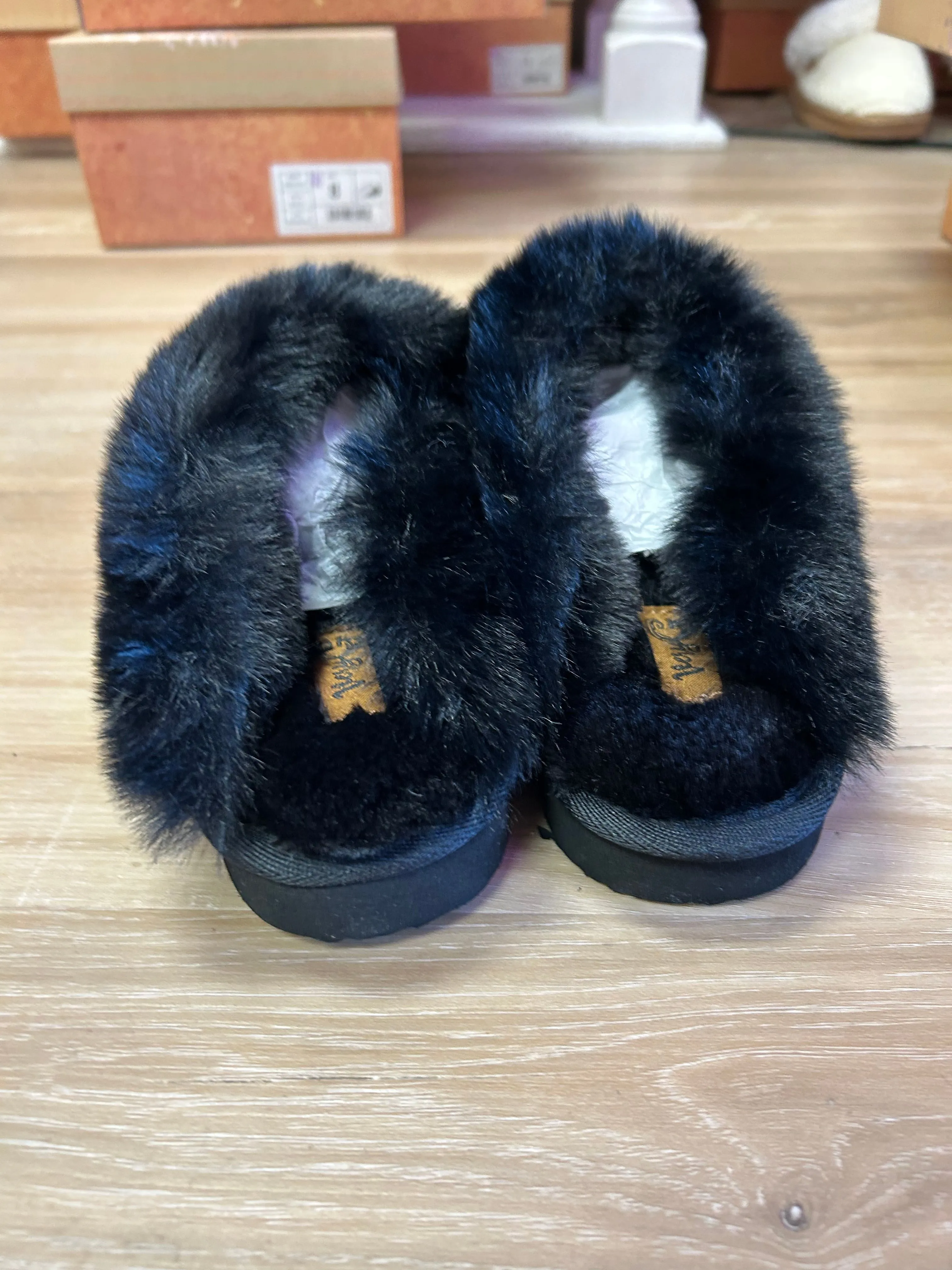 SWEATER SLIPPERS
