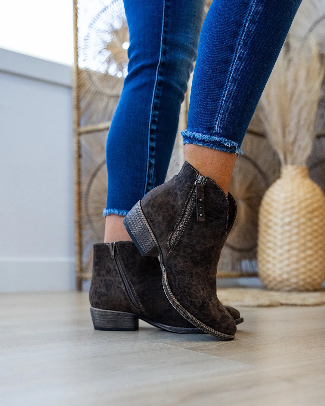 Very G Charming Boots - Taupe Leopard