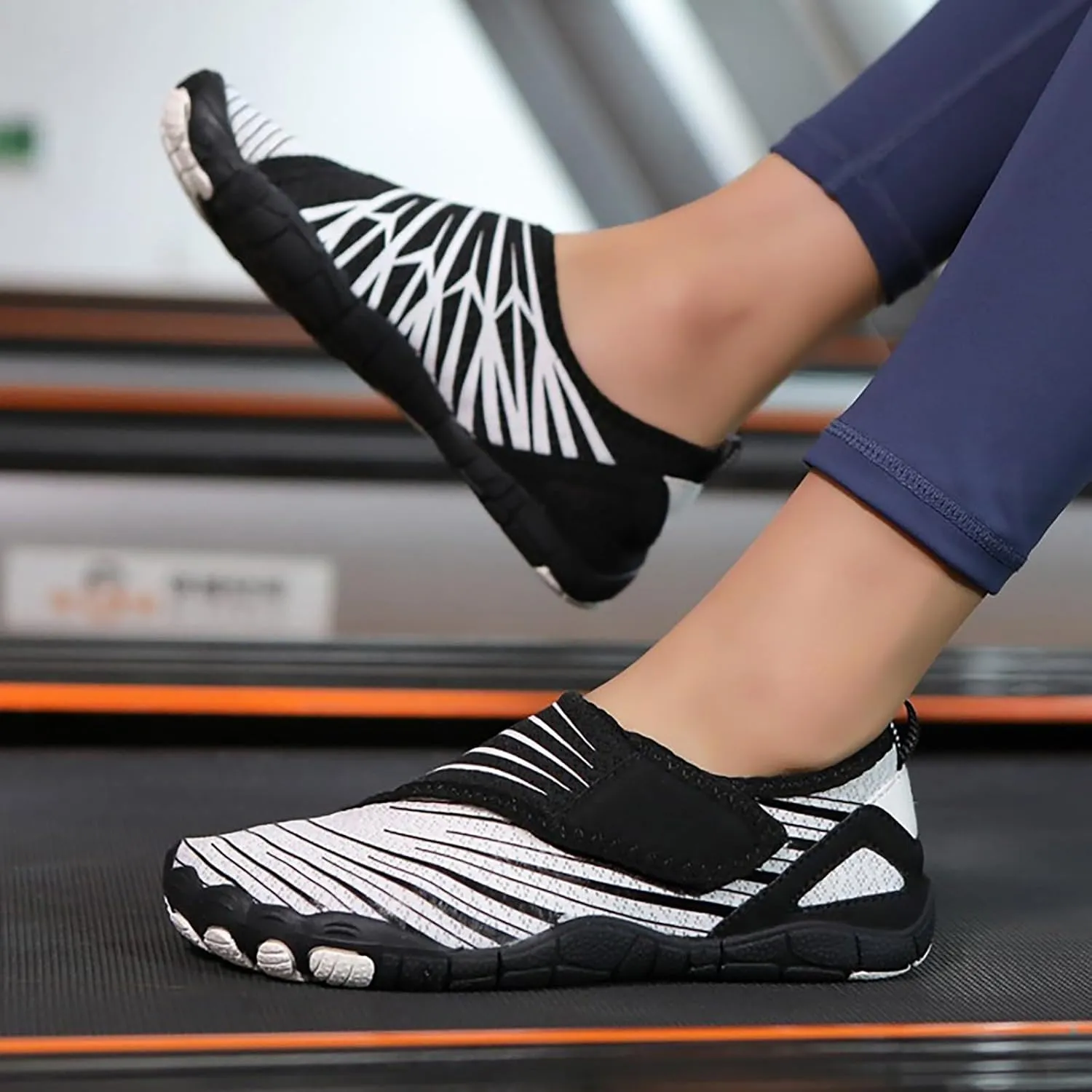 Women's Slip on Walking Shoes Non Slip Memory Foam Vintage Wide Running Shoes Breathable Gym Workout Shoes Ladies 2024 Fashion Sneakers