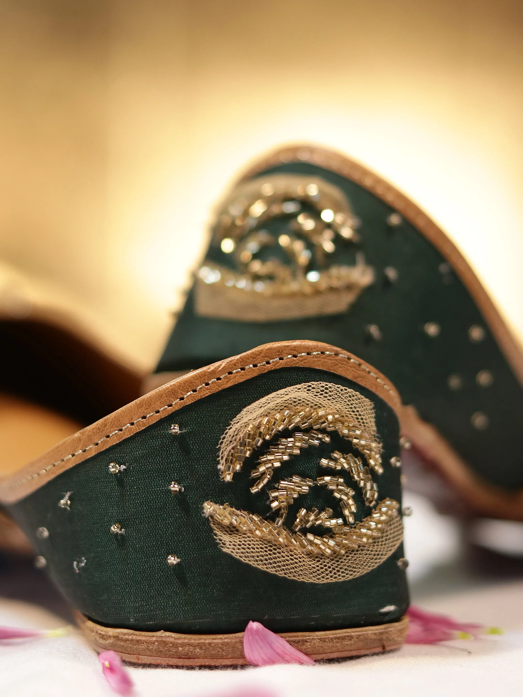 Zoya Embellished Net Gold Punjabi Juttis